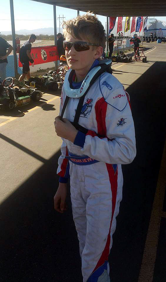 Mieszkający na stałe w Kolorado polski kierowca Filip Niemkiewicz, którego pamiętamy z udziału w Rotax Max Challenge w Polsce zadebiutował w kategorii Junior Max w USA. 