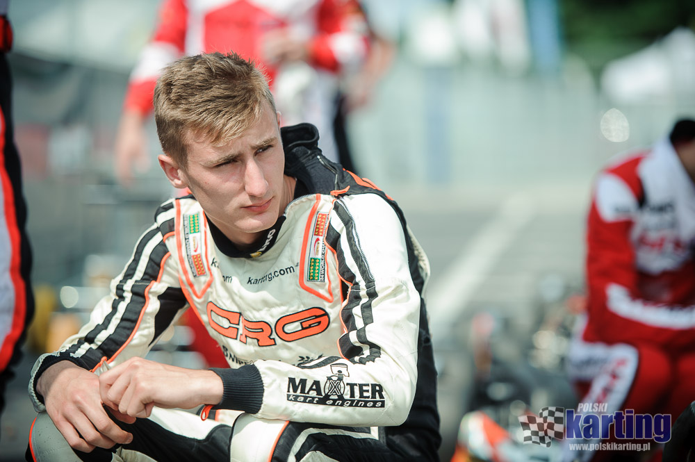 Bartoszuk jest najlepszym polskim kierowcą w DD2 Max. W sezonie 2016 pojedzie w Rotax Euro Challenge w zespole fabrycznym CRG SPA.