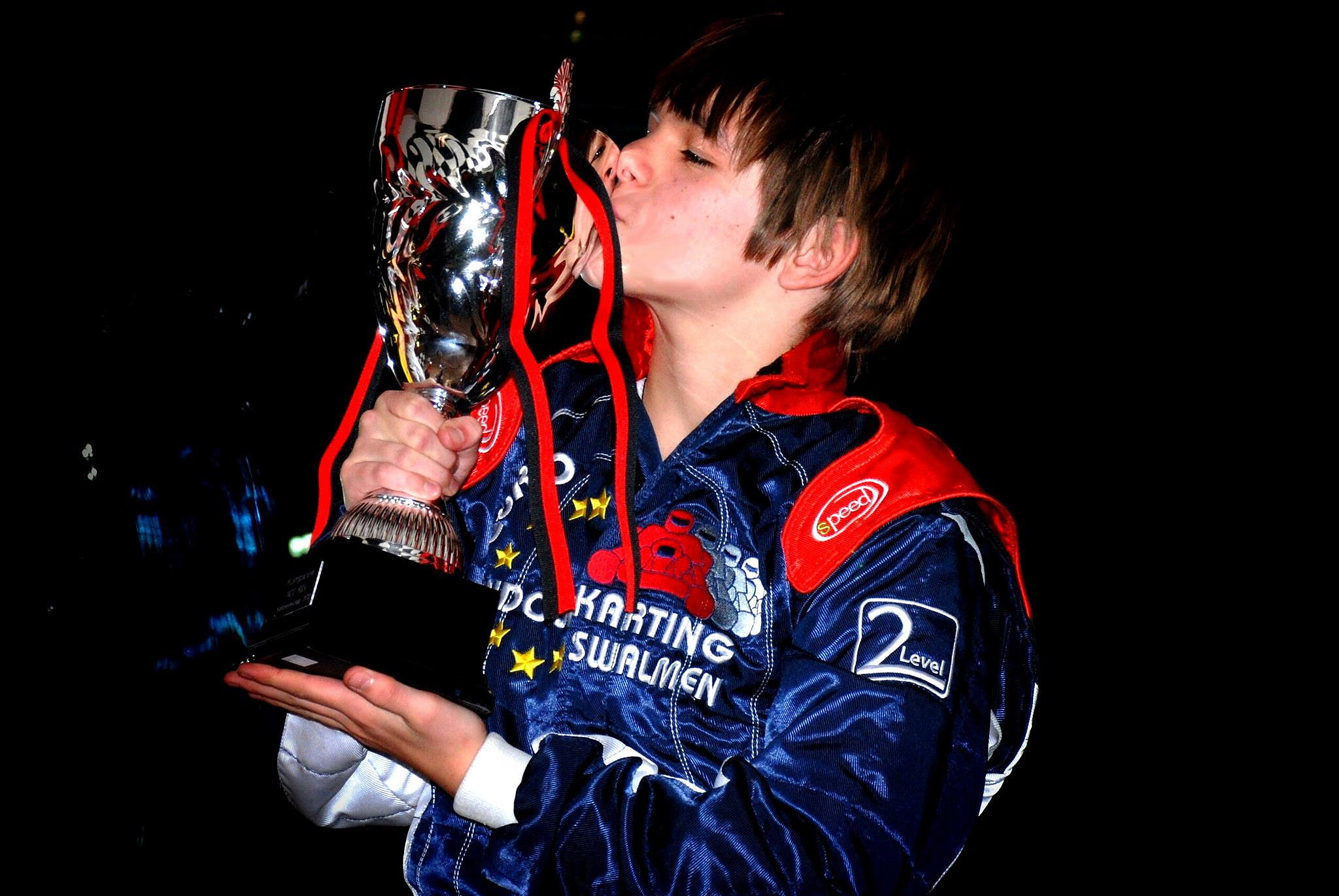 Ayrton Walczak po zdobyciu jednego z holenderskich trofeów w kartingu halowym. Rok 2012.