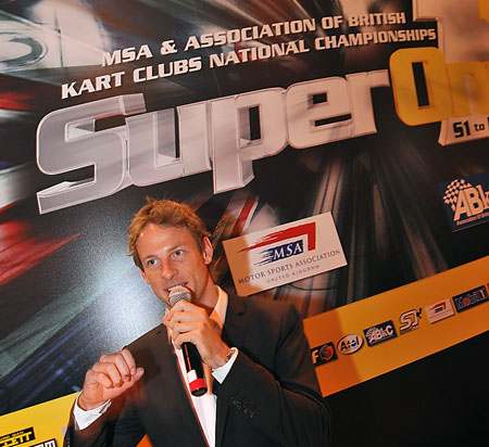 Jenson Button podczas rozdania nagród Super One Series.